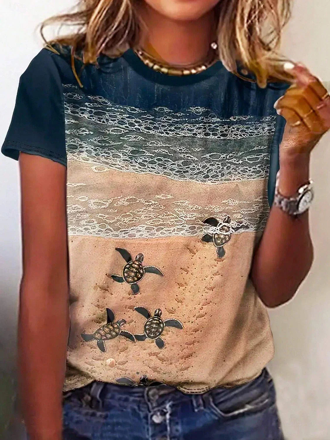 Női Ocean Casual póló rövid ujjal és kerek nyakkivágással, regular szabással. Mindennapi viseletre alkalmas, mintás kialakítással, kék színben. Ideális választás tavaszra és nyárra.