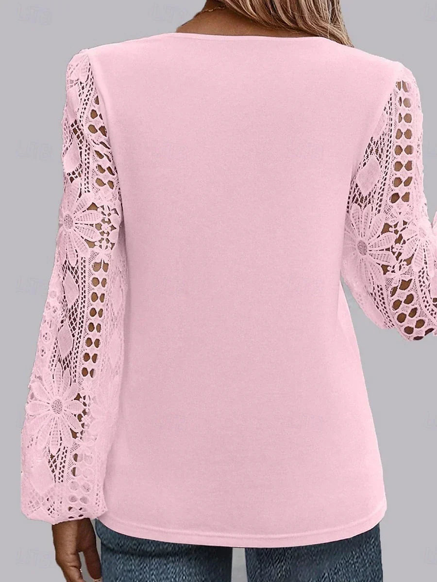 Női csipkeblúz: elegáns hosszú ujjú fazon, áttört hímzéssel és aszimmetrikus patchwork részletekkel. Regular szabású, fekete, fehér és rózsaszín színekben. Tökéletes választás nyárra, mindennapi viseletre és nyaraláshoz.
